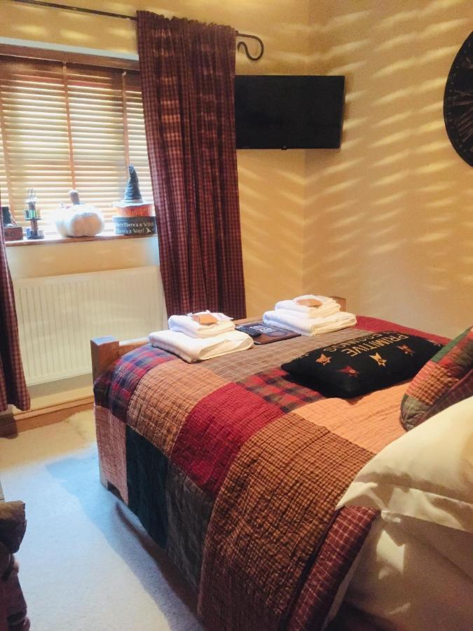 Bumbleberry Cottage Gresford Bagian luar foto