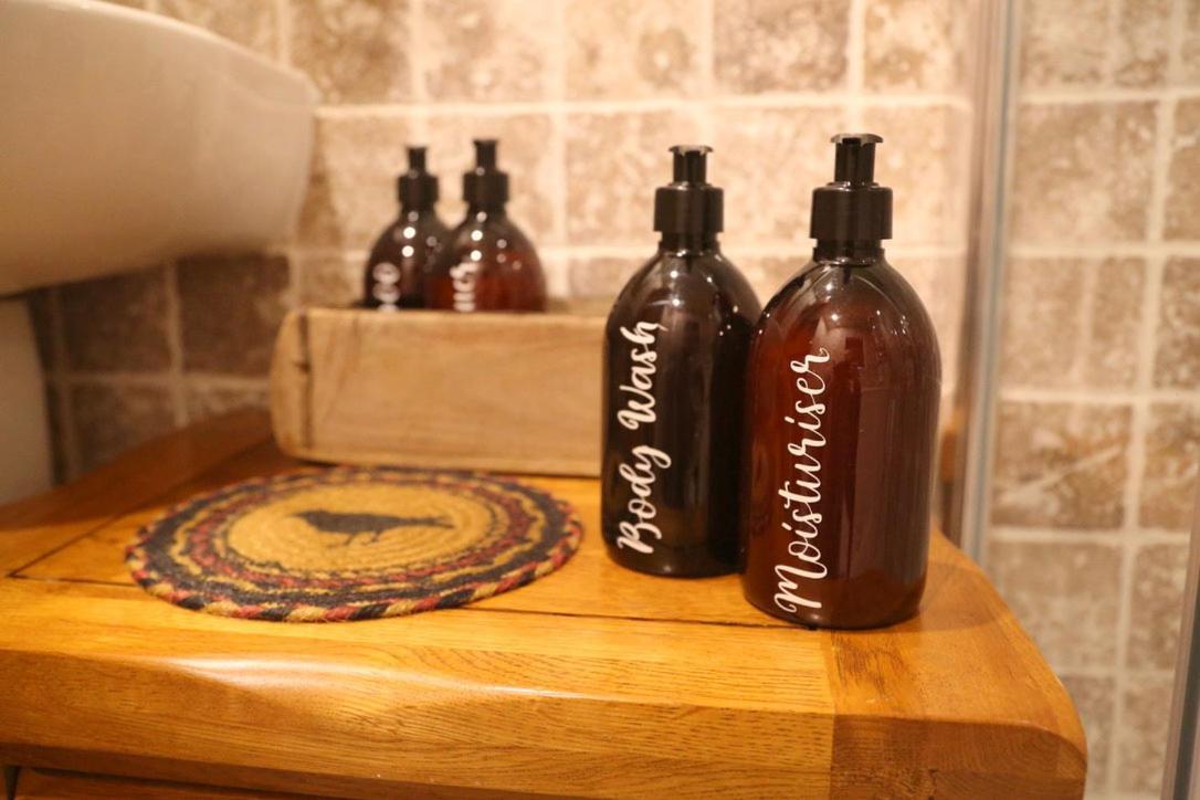Bumbleberry Cottage Gresford Bagian luar foto