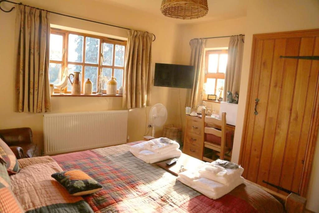 Bumbleberry Cottage Gresford Bagian luar foto