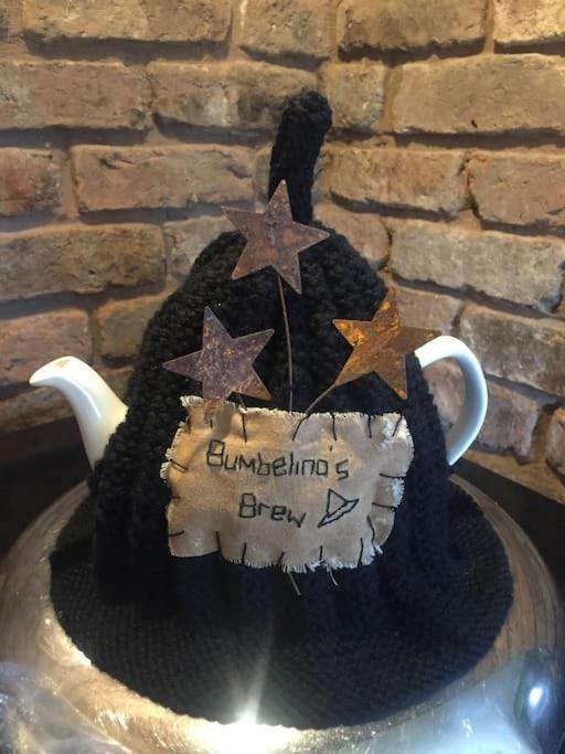 Bumbleberry Cottage Gresford Bagian luar foto