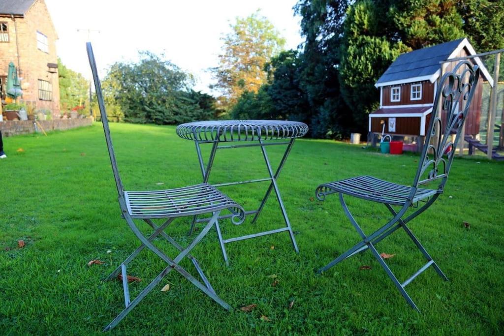 Bumbleberry Cottage Gresford Bagian luar foto