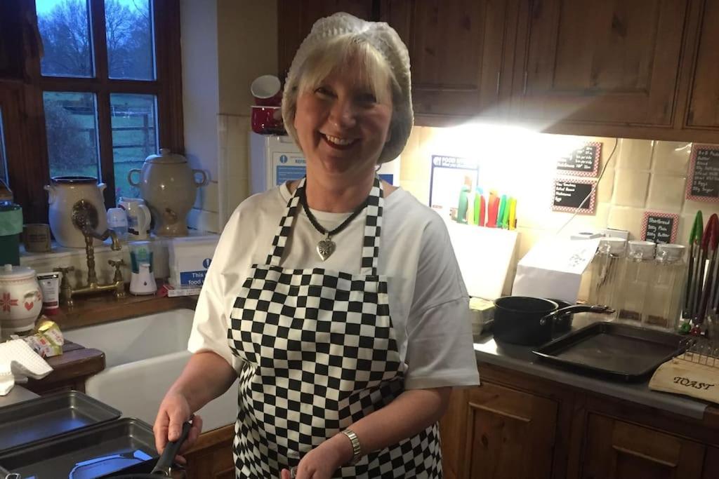 Bumbleberry Cottage Gresford Bagian luar foto