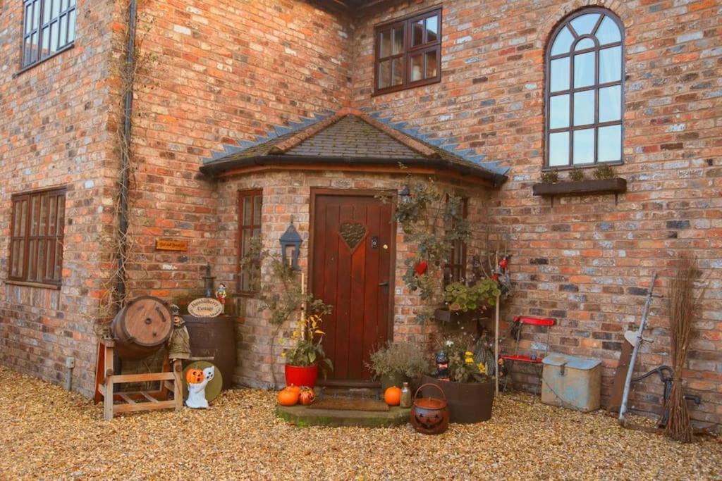 Bumbleberry Cottage Gresford Bagian luar foto