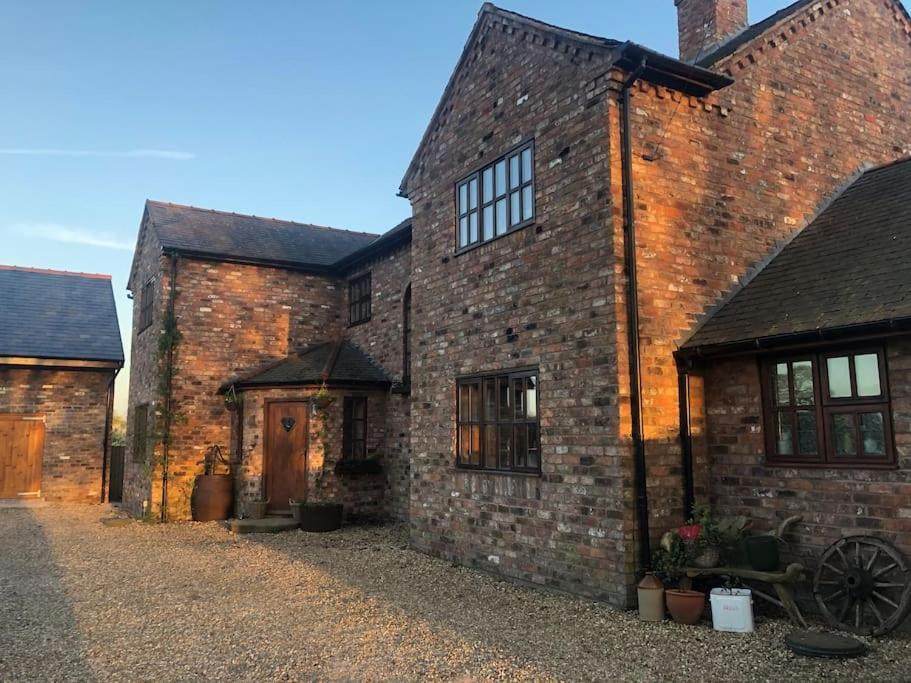 Bumbleberry Cottage Gresford Bagian luar foto