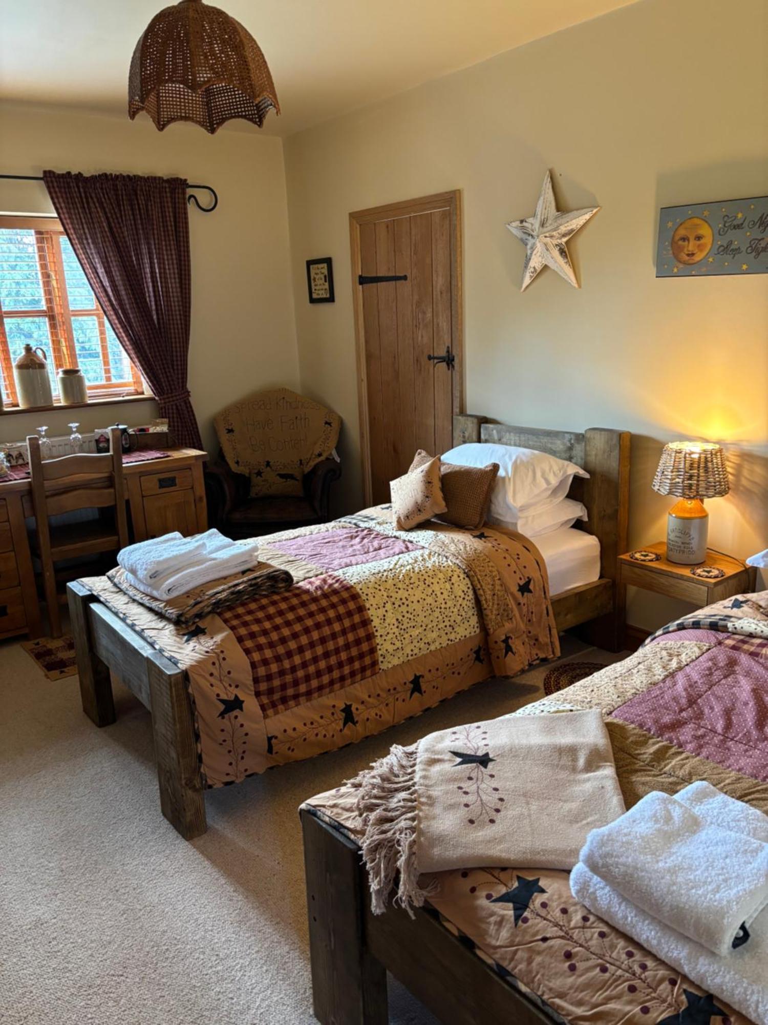 Bumbleberry Cottage Gresford Bagian luar foto